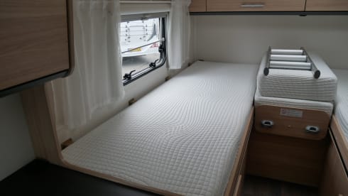 Sunlight V66, 6.70 Meter, Lengtebedden, XL Garage