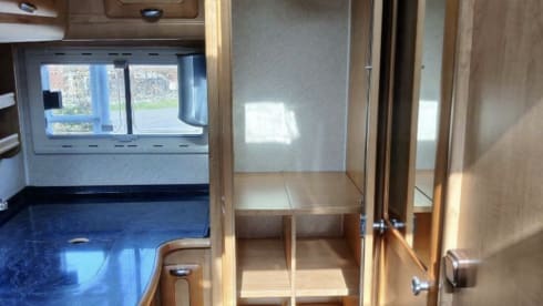 Pèpè – Very neat and spacious camper