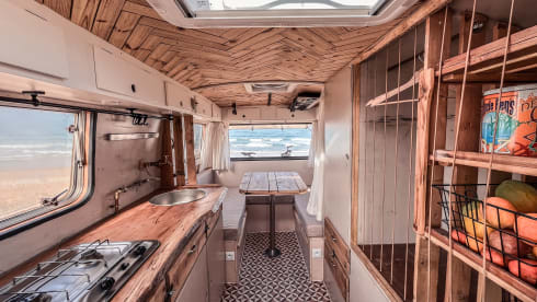 Germaine – Unique Mercedes classic car and off-grid camper