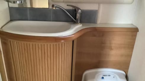 Mabel – 6 Berth Mercedes Auto-Trail 