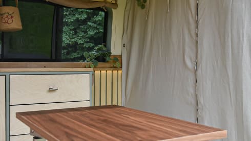 La Via – Camperbus Nissan NV400 L2H2 2personen gerenoveerd in 2023