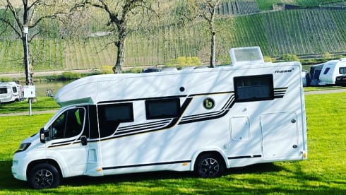 5. Amigo – Luxury Motorhome Benimar Mileo 268 Northautokap for rent!