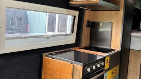 Heunie 1 – Beautiful camper van from 2017 with 2 lengthways beds