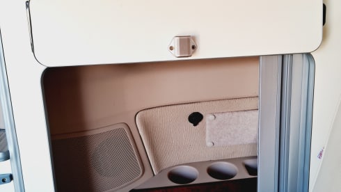 Mabel – Easy to drive, cosy automatic camper 