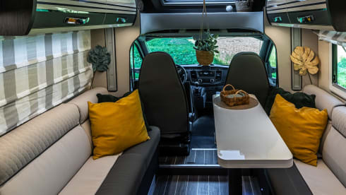 4p 2022 Roller Team – Extra spacious and free camping (330Ah battery, air conditioning and furnishings)