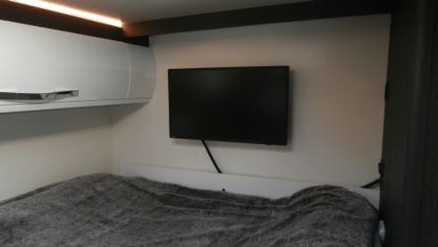 Luxe camper – Luxury automatic Ford 170 HP - With complete equipment for 4 people!
