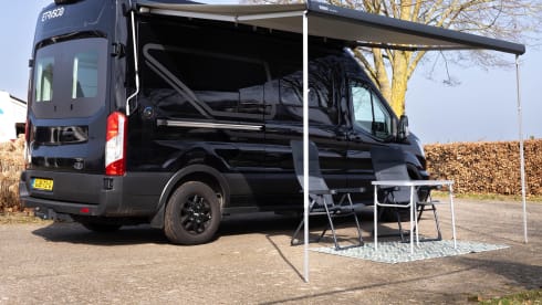 mooie bus 2 persoons Ford camper uit 2023 met luxe inrichting