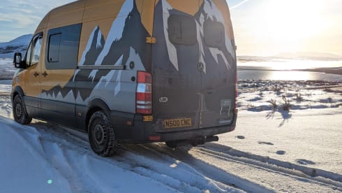 NC500 – Off-grid 2 berth MWB Mercedes Sprinter