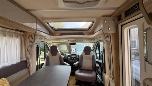 Enjoy Hymer Camper (2018) – 2p Hymer Compact met lengte bedden