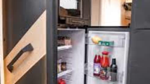 Sunlight T680 – 4-person Semi-integrated Automatic 