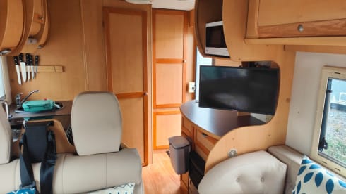 Ellis – Spaziosa roulotte Roller Team Granduca 171 a 4 posti letto – Completamente attrezzata
