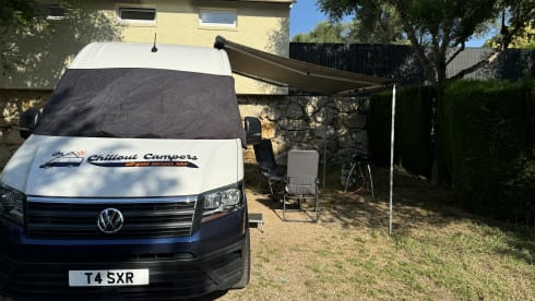 Lottie – Volkswagen Off-Grid Camper Sleeps 4 - Carries 5