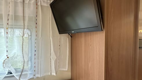 Automaat – 5p luxury camper with separate bed & electric lifting bed