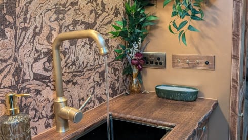 Fernix – 5 berth Mercedes-Benz campervan