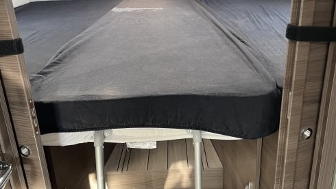 Modest – 5p McLouis Carat 873g integrated camper from 2021