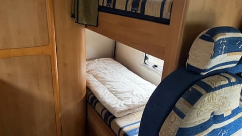 Beautiful spacious 6 person Mclouis family camper (2006)