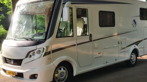 Birdy – Geweldige camper met 4 vaste bedden voor familie of events - XL garage