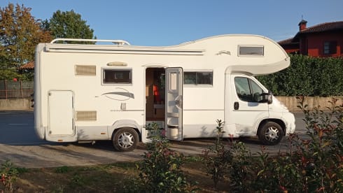 Ambrogio e Cristiana – Three children, a dog, desire for freedom