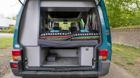 Happy - Cozy and robust VW T4 California with sleeping roof