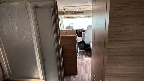 Weinsberg Caracore 700 meg – Weinsberg Caracore 700 meg 180pk automaat uit 2024