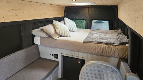 Boujee Bella – 4 berth Ford campervan 