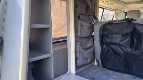 BerryBlue – 4-person Volkswagen camper from 1999 with Westfalia interior