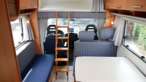 Hymer Alcove Sleeps 5, Seats 5!!