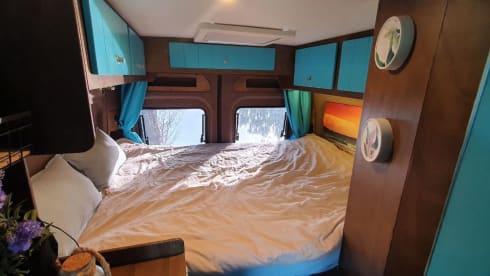 Cozy, very complete bus camper