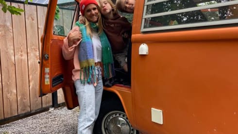 Lady Orange – Volkswagen Camperbus from 1974 (4 pers)