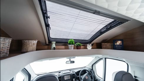 LUX 6 berth & 5 seatbelts – WiFi, 2 TV's, Pets ✅, Bikes ✅, Table & Chairs