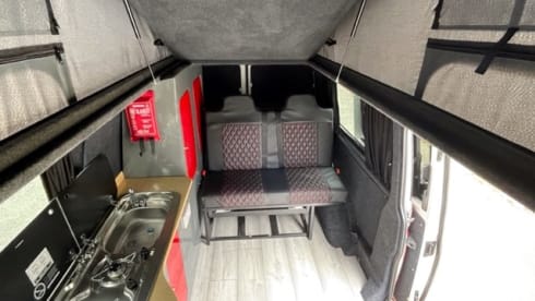 Reddy – VW Transporter MANUAL Pop Top 4 Berth