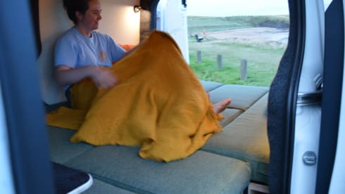 Juniper – Op maat gemaakte Kia PV5 elektrische ecocamper in Edinburgh | Ohm Campers