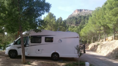Sky wave – 4p Knaus semi-integrated from 2017