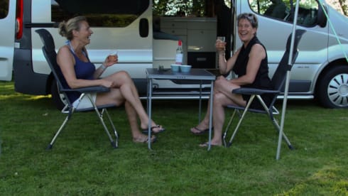 InneGer – Compact, practical and cozy 2 person camper (bus) (extra long).