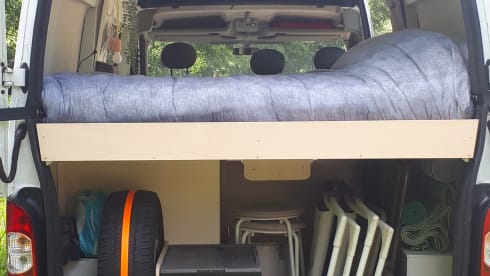 Atmospheric modern bus camper (3 pers)