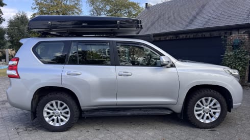 Toyota Landcruiser  – 4p Toyota landcruiser daktent uit 2016