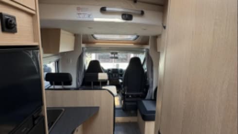 E-type – Gloednieuwe Sunlight Camper 2026 | Lengtebedden + Hefbed | 2–4 Pers.
