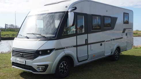 4p Adria Sonic plus 700 from 2023
