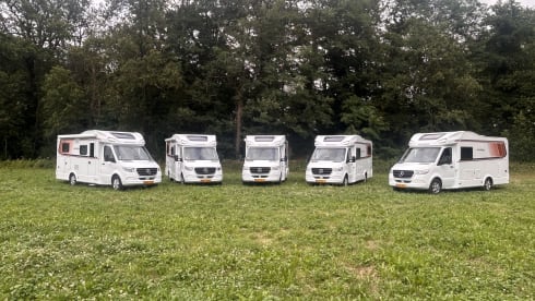 Royale Mercedes Benz camper 4 persoons – Uitgerust met Starlink satelliet internet. 