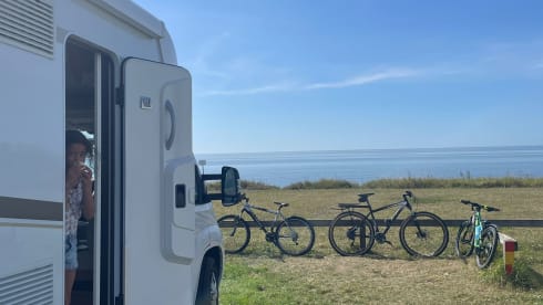 Modern luxury semi-intergraal Camper 4 persons