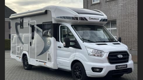 TRAVELKEES De Ruimste camper op de markt nu nieuw in de verhuur!  – Nieuw in de verhuur! Chauson 640 titanium premium nagenoeg nieuw! 
