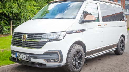 Harriette – 4 berth Volkswagen CamperKing Montecarlo 2021