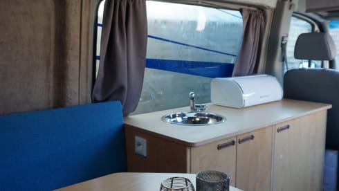 Vanture24 – 2p Volkswagen bus from 2011