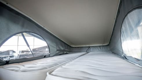 Hotel Kristoffel On the road – 4p Buscamper met hefdak en garage