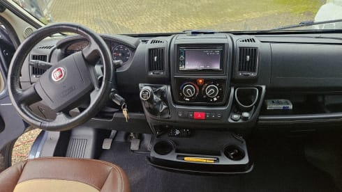 25 Year Edition – 4p Knaus semi-integrated uit 2014