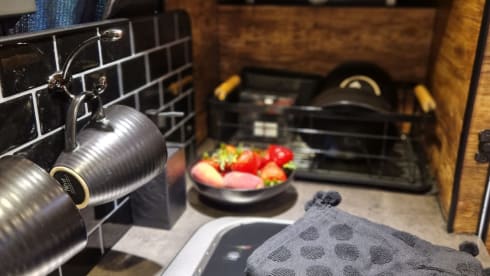Stag – OFF-GRID 2 berth Shower Kitchen Heating - bedding included - Campervan 2016