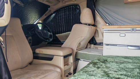 Leo – Toyota Alphard Hybrid Automatic Campervan 