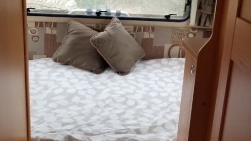 Nicky – Adventure and comfort in 'Nicky' the 6 berth luxury motorhome!
