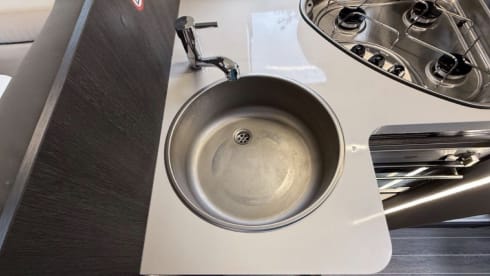 Charlie – High-Spec 5 berth Roller Team Motorhome - Free Wifi & Insurance - 2024