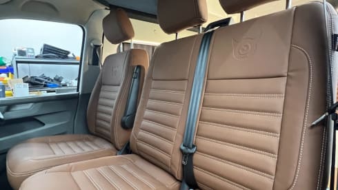 YETI – Ice white Long wheel base VW T6.1 2021 4 birth luxury camper 